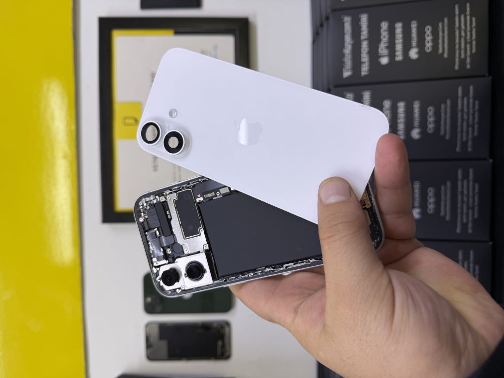 iPhone 15 Pro Ekran Değişimi Antalya
